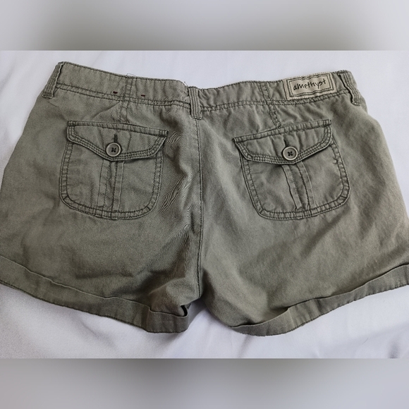 2/$30 AMETHYST Preppy Clueless Olive Green Cargo Booty Summer Shorts (#160) - Picture 3 of 4